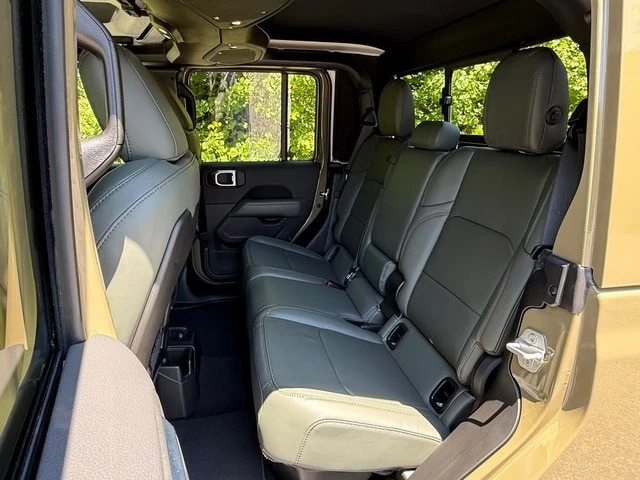 2026 Jeep JT Gladiator - Image 17 of 31