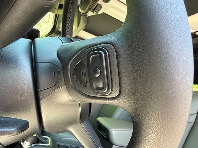 2026 Jeep JT Gladiator - Image 16 of 31