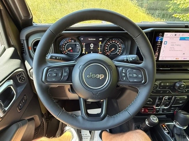 2026 Jeep JT Gladiator - Image 20 of 31