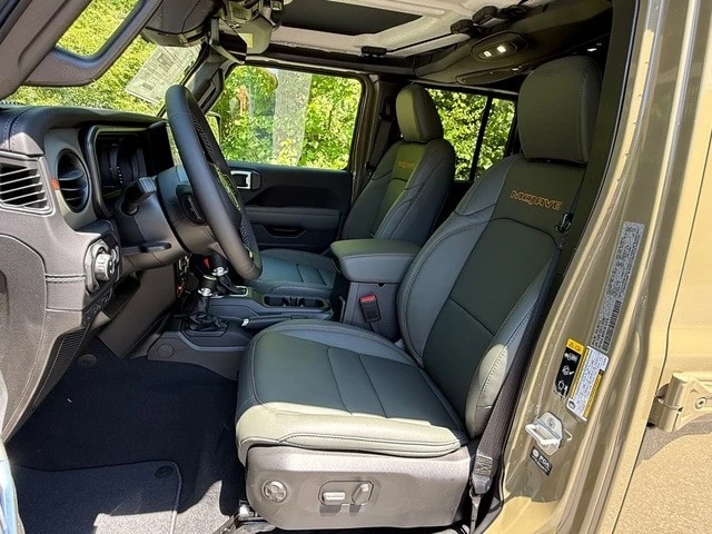 2026 Jeep JT Gladiator - Image 14 of 31