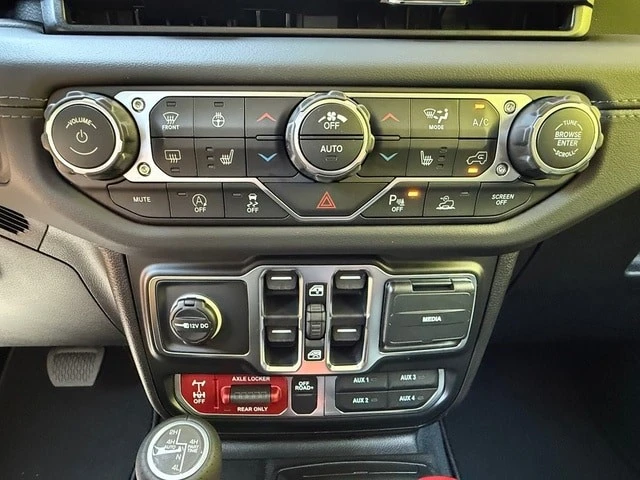 2026 Jeep JT Gladiator - Image 26 of 31