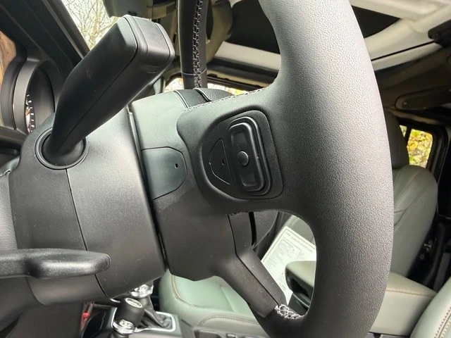2026 Jeep JT Gladiator - Image 11 of 21