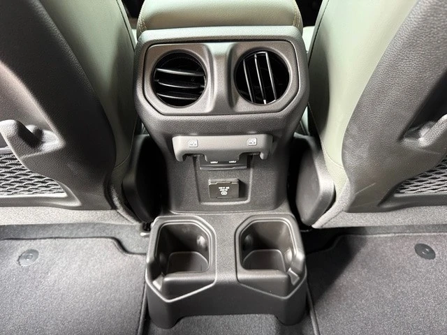 2026 Jeep JT Gladiator - Image 12 of 24