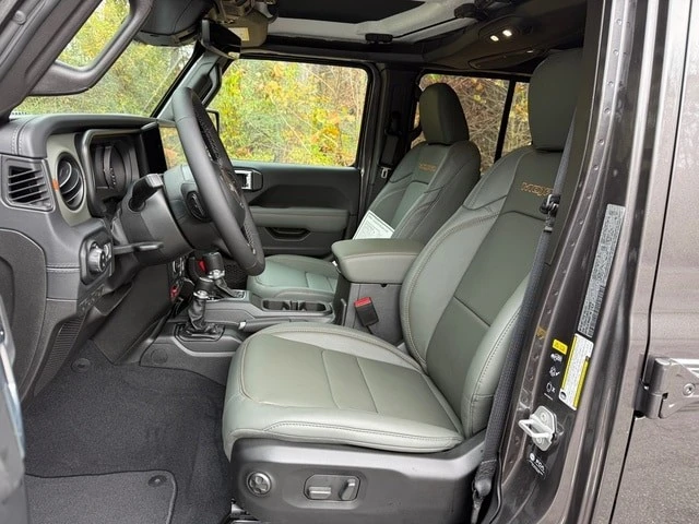 2026 Jeep JT Gladiator - Image 10 of 24