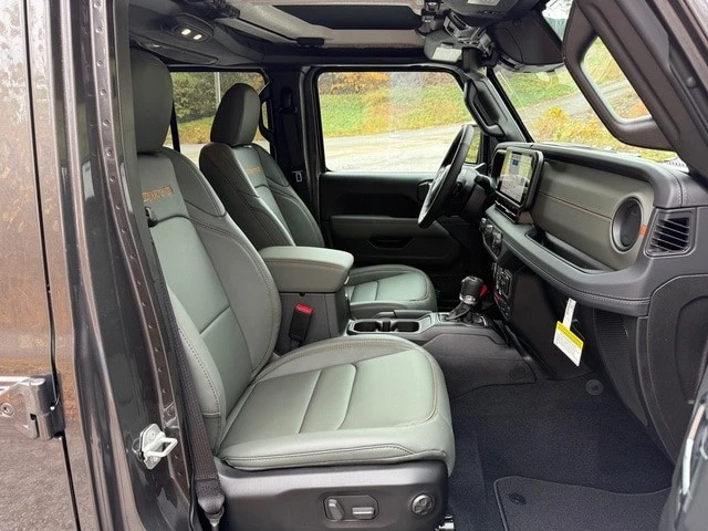 2026 Jeep JT Gladiator - Image 13 of 24