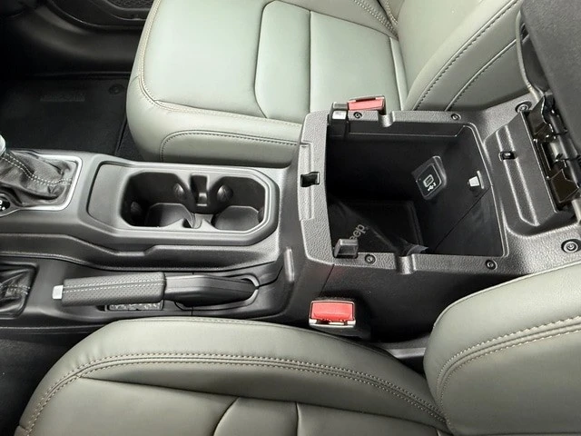 2026 Jeep JT Gladiator - Image 21 of 24
