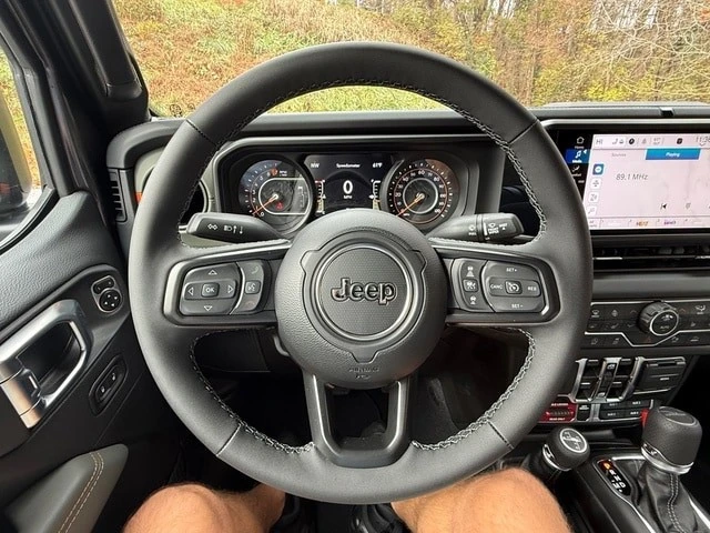 2026 Jeep JT Gladiator - Image 14 of 24