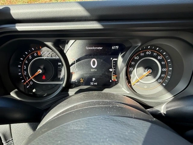 2026 Jeep JT Gladiator - Image 23 of 31