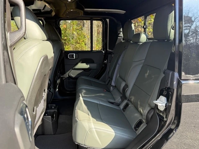 2026 Jeep JT Gladiator - Image 18 of 21