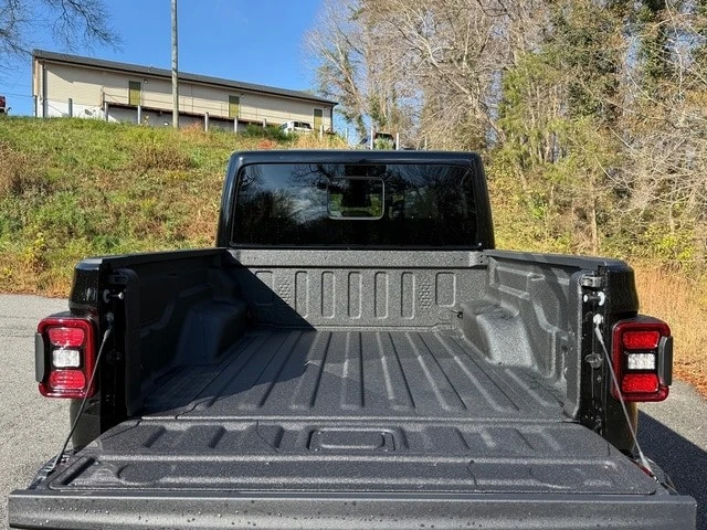 2026 Jeep JT Gladiator - Image 9 of 21