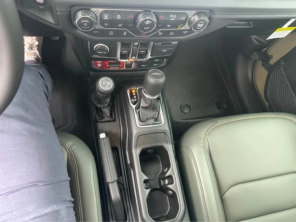 2026 Jeep JT Gladiator - Image 10 of 12