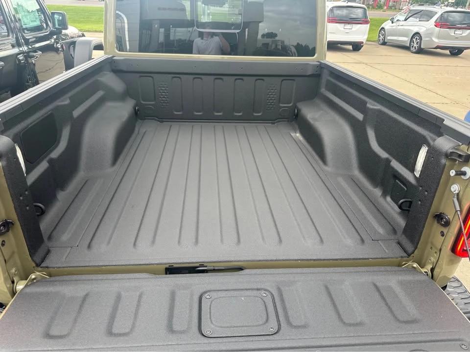 2026 Jeep JT Gladiator - Image 5 of 12