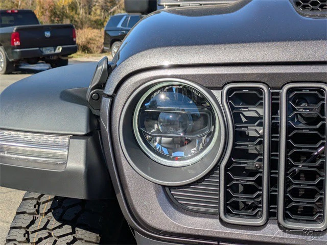 2026 Jeep JT Gladiator - Image 10 of 12