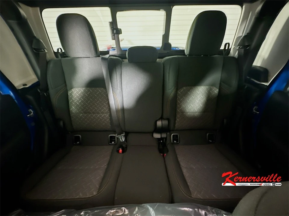 2026 Jeep JT Gladiator - Image 10 of 12