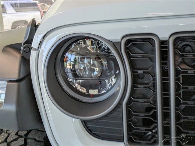 2026 Jeep JT Gladiator - Image 10 of 12