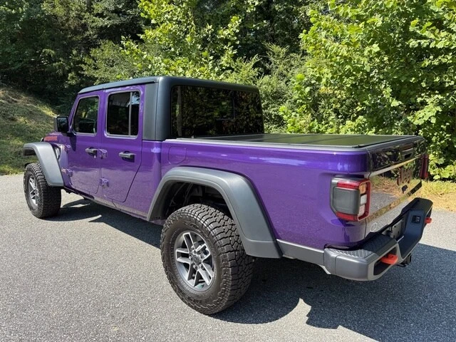 2026 Jeep JT Gladiator - Image 9 of 29