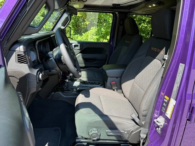 2026 Jeep JT Gladiator - Image 13 of 29