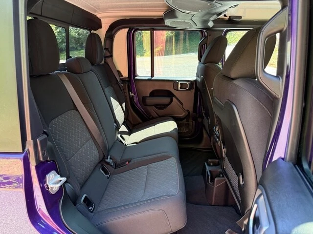 2026 Jeep JT Gladiator - Image 17 of 29