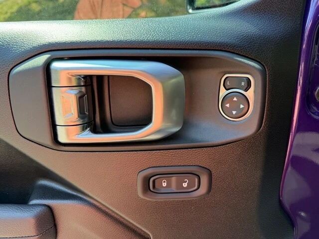 2026 Jeep JT Gladiator - Image 14 of 29