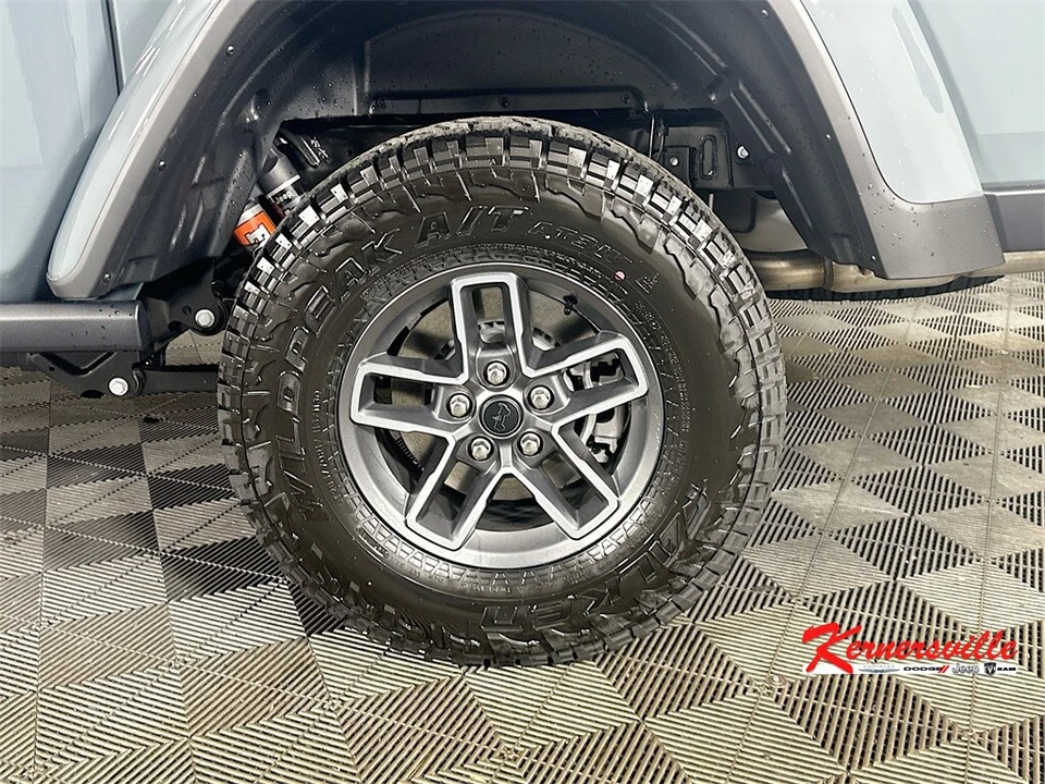 2026 Jeep JT Gladiator - Image 17 of 21