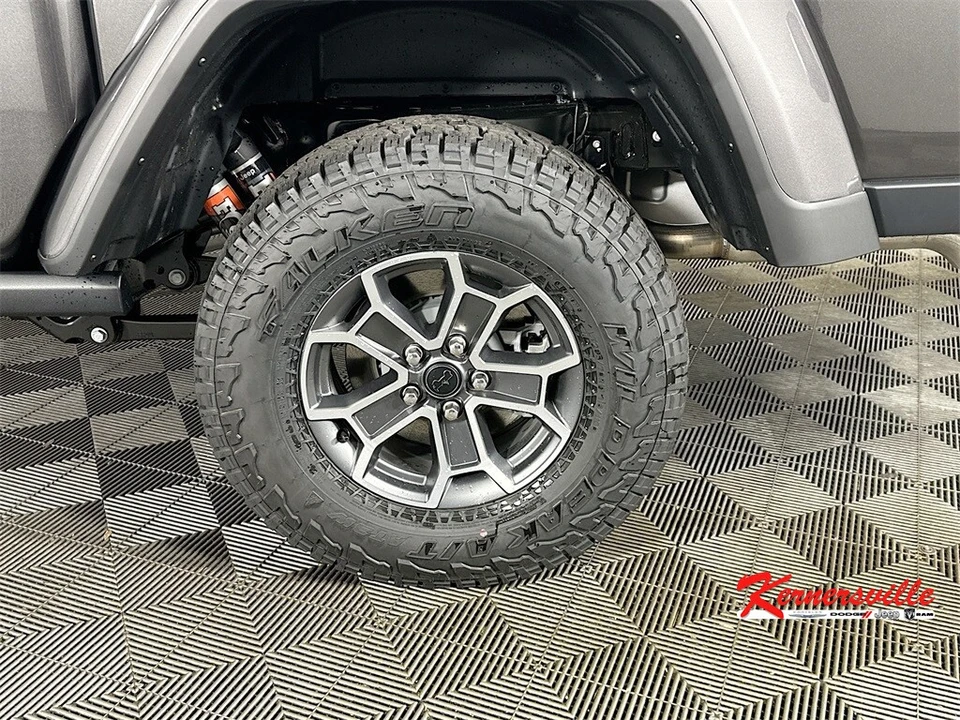 2026 Jeep JT Gladiator - Image 17 of 21
