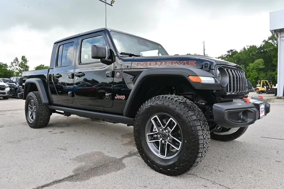 2026 Jeep JT Gladiator - Image 2 of 8