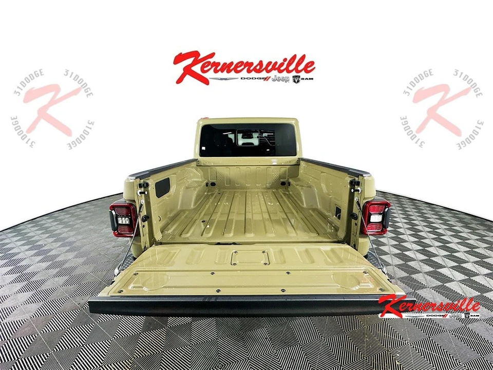 2026 Jeep JT Gladiator - Image 15 of 21