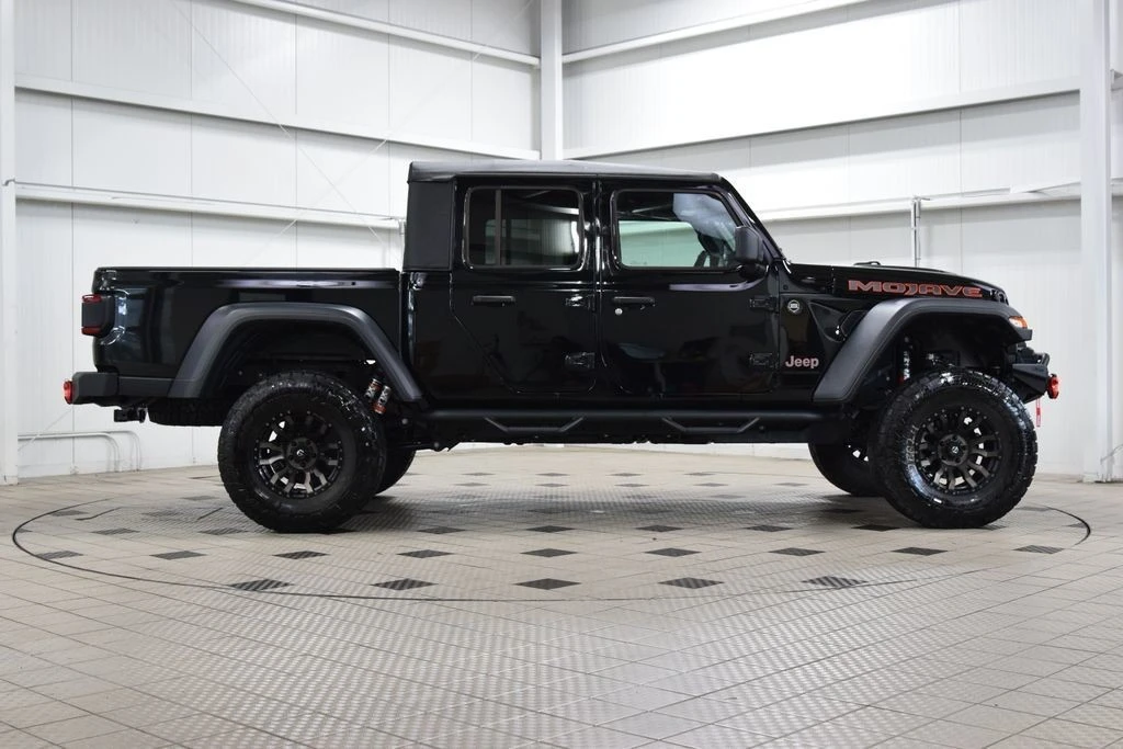2026 Jeep JT Gladiator - Image 9 of 31