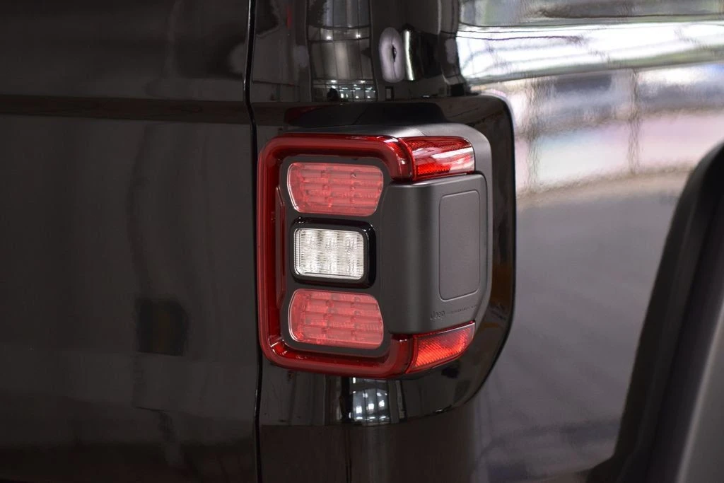2026 Jeep JT Gladiator - Image 23 of 31