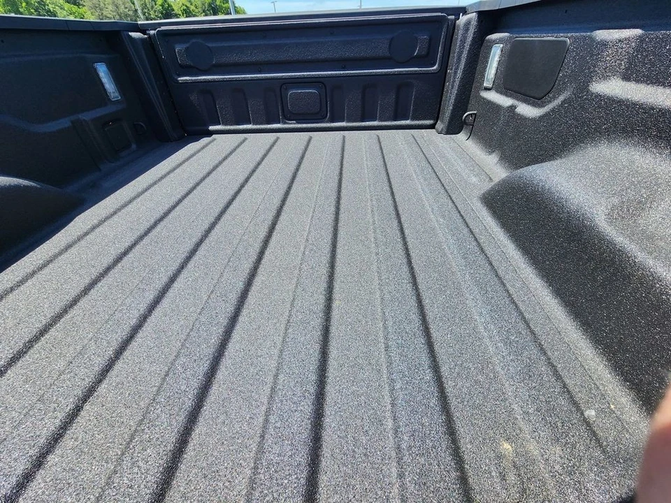 2026 Jeep JT Gladiator - Image 21 of 31