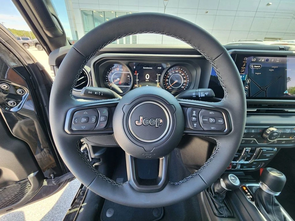 2026 Jeep JT Gladiator - Image 25 of 31
