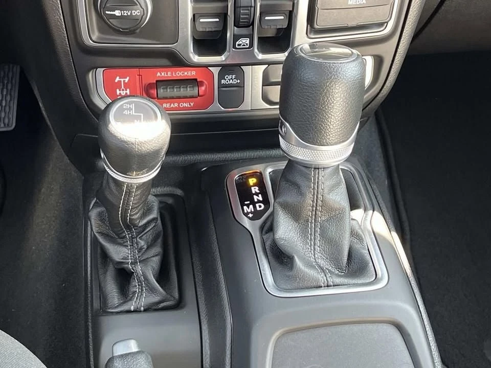 2026 Jeep JT Gladiator - Image 15 of 20