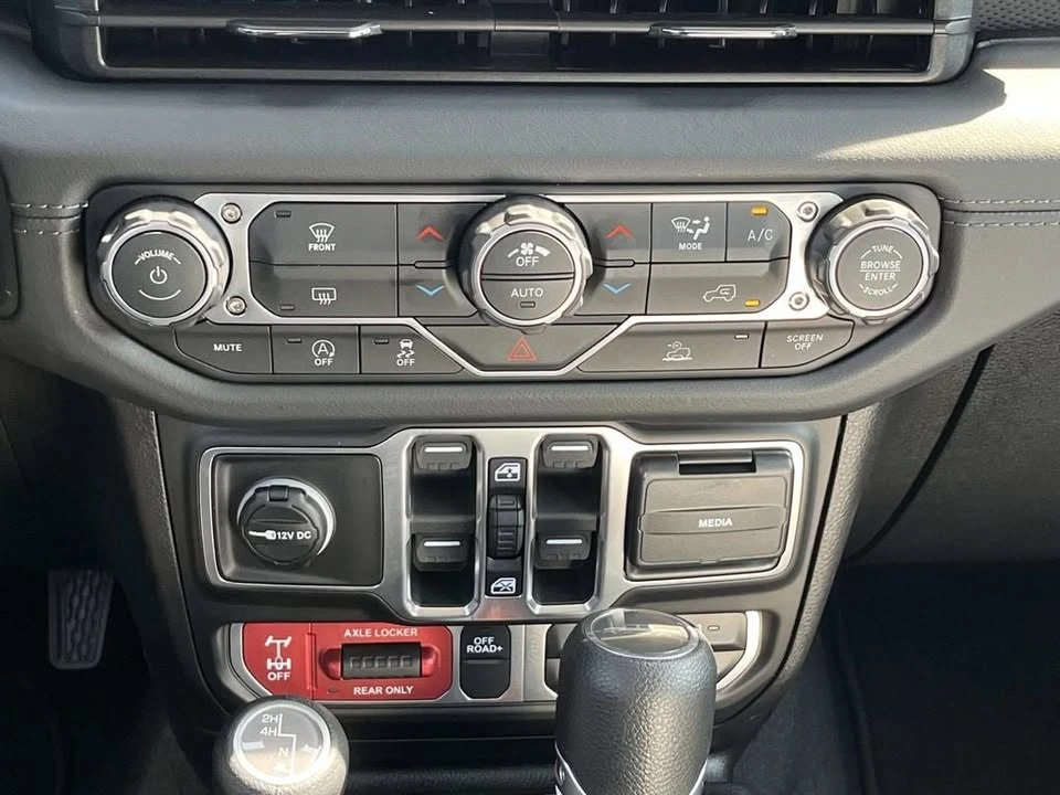 2026 Jeep JT Gladiator - Image 14 of 20