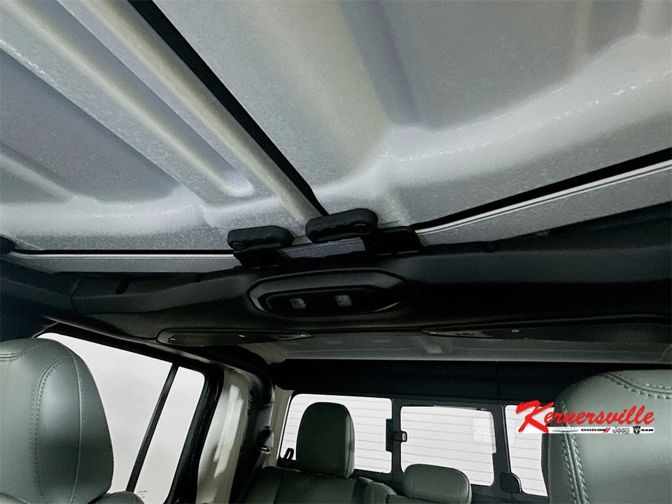 2026 Jeep JT Gladiator - Image 14 of 21