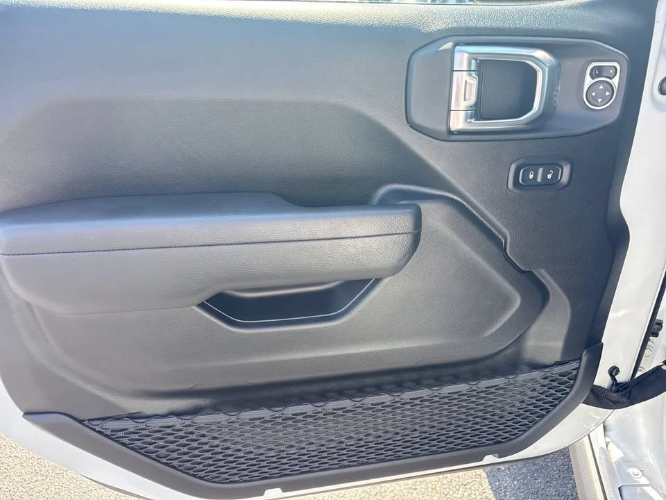 2026 Jeep JT Gladiator - Image 13 of 20