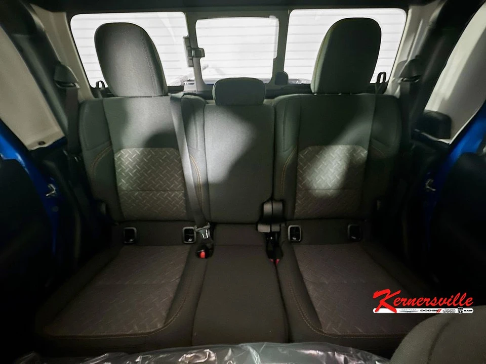 2026 Jeep JT Gladiator - Image 10 of 12