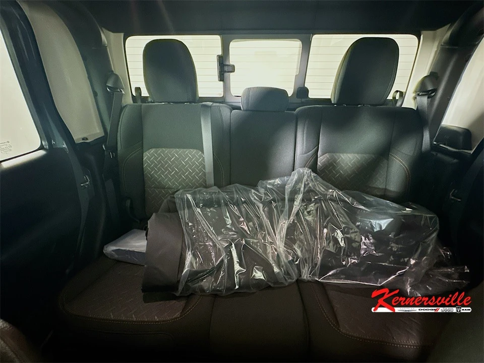 2026 Jeep JT Gladiator - Image 10 of 12