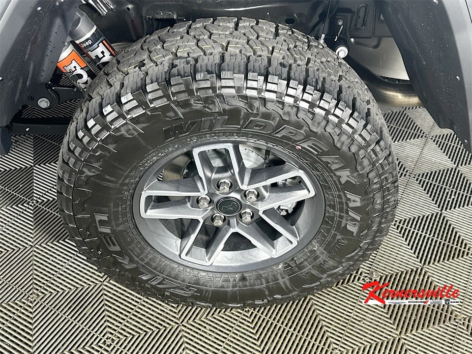 2026 Jeep JT Gladiator - Image 15 of 19