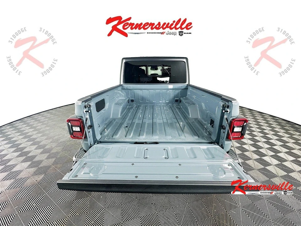2026 Jeep JT Gladiator - Image 14 of 19