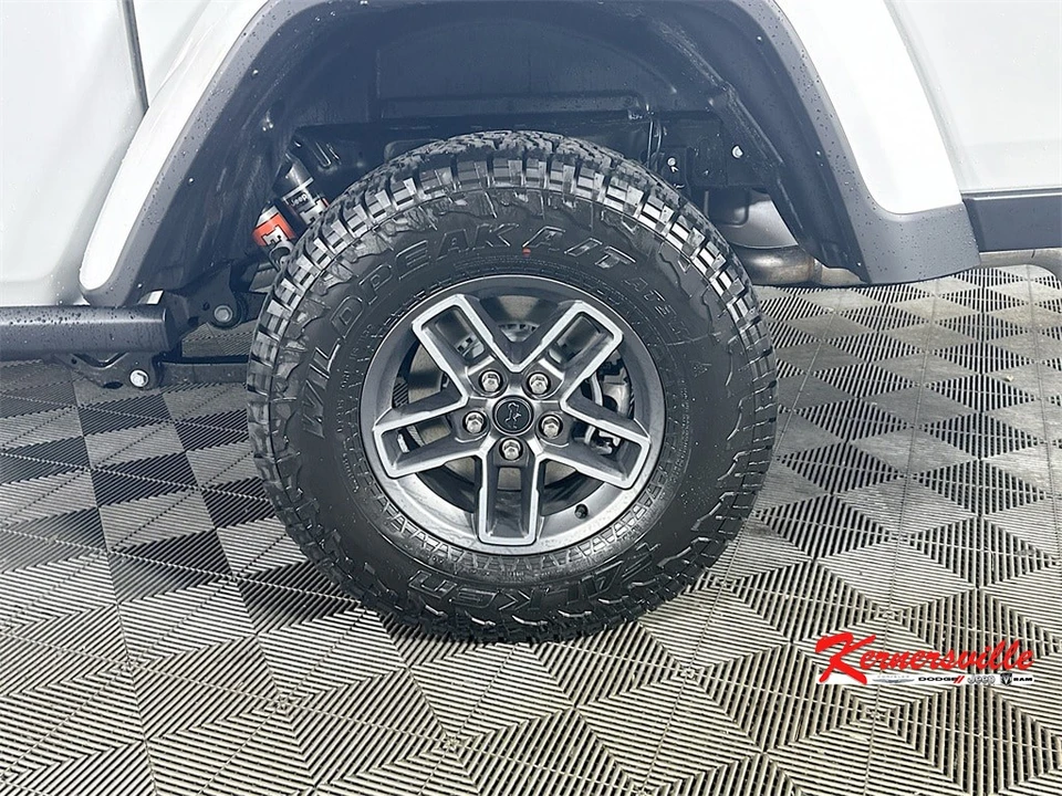 2026 Jeep JT Gladiator - Image 17 of 21