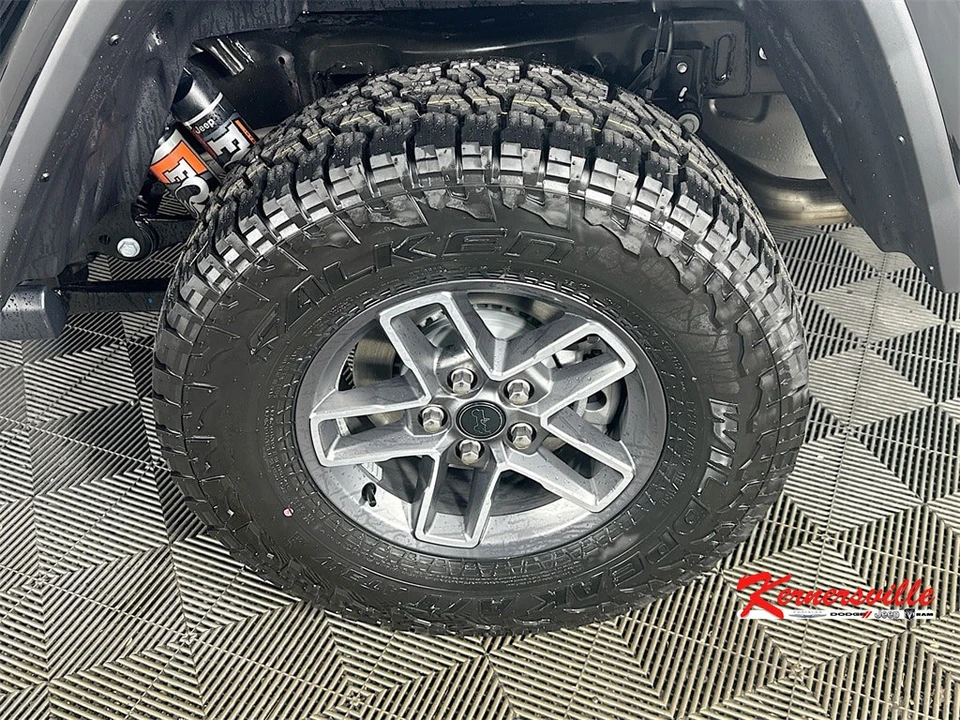 2026 Jeep JT Gladiator - Image 16 of 20