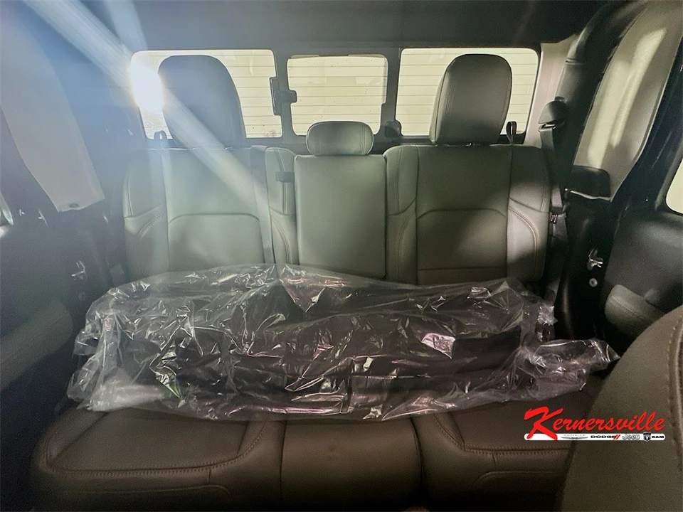 2026 Jeep JT Gladiator - Image 10 of 20