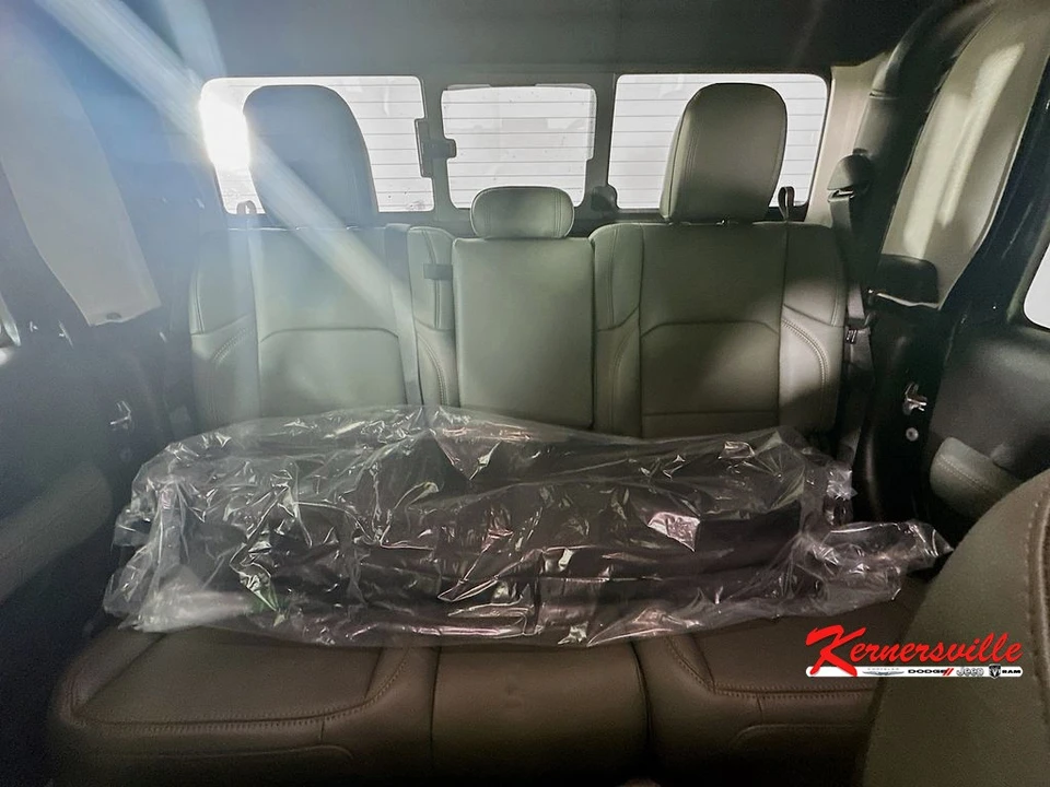 2026 Jeep JT Gladiator - Image 10 of 12