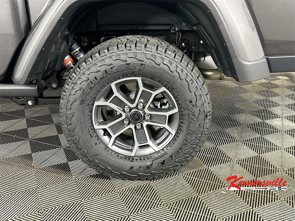 2026 Jeep JT Gladiator - Image 17 of 21