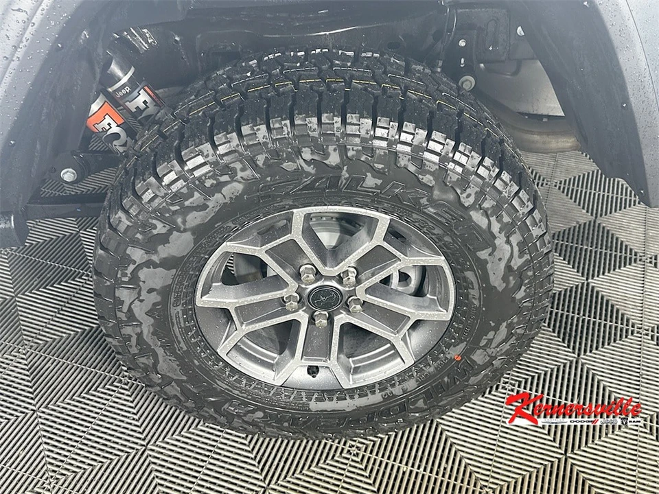 2026 Jeep JT Gladiator - Image 15 of 19