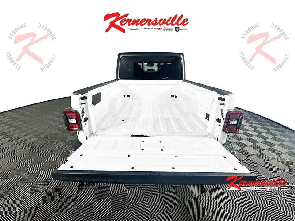 2026 Jeep JT Gladiator - Image 14 of 19