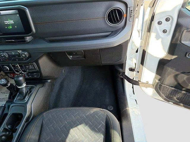 2026 Jeep JT Gladiator - Image 10 of 20