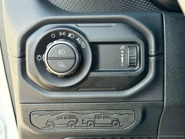 2026 Jeep JT Gladiator - Image 17 of 20