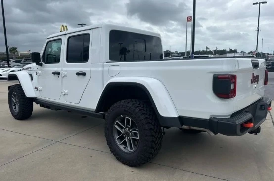 2026 Jeep JT Gladiator - Image 6 of 12