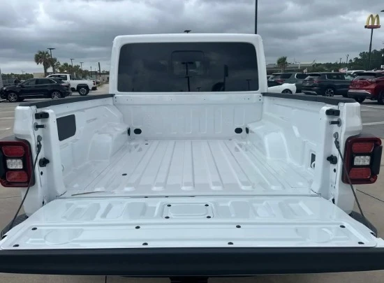 2026 Jeep JT Gladiator - Image 12 of 12